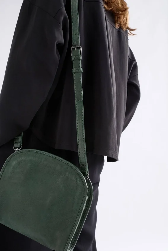 Kurva crossbody-väska Kurva crossbody-väska