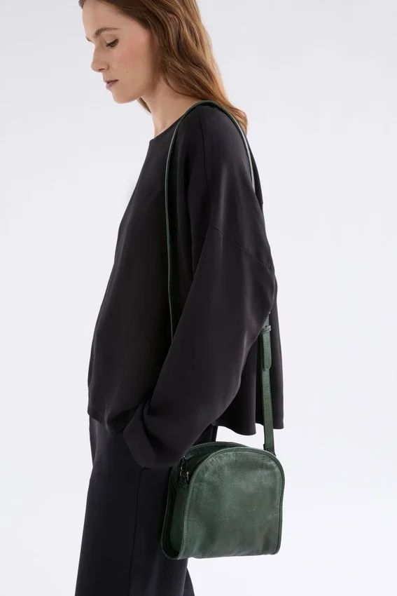 Kurva crossbody-väska Kurva crossbody-väska