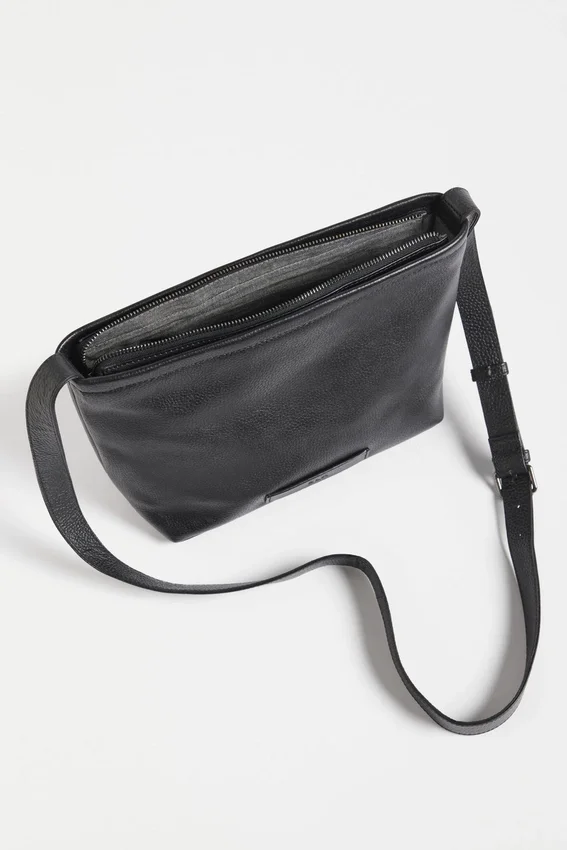 Lomi Crossbody-väskan Lomi Crossbody-väskan